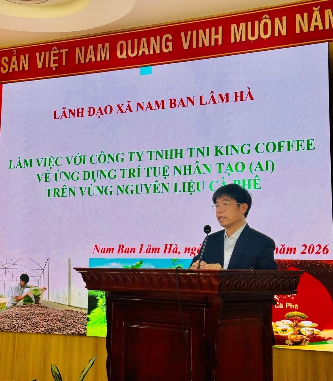 Slide tiêu đề buổi làm việc: Lãnh đạo xã Nam Ban Lâm Hà làm việc với Công ty TNHH TNI King Coffee về ứng dụng trí tuệ nhân tạo (AI) trên vùng nguyên liệu cà phê, Nam Ban Lâm Hà 2026