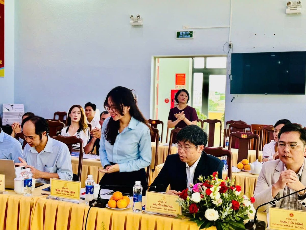 Lãnh đạo Đảng ủy, HĐND và UBND xã Nam Ban Lâm Hà dự buổi làm việc với King Coffee về ứng dụng AI cho vùng cà phê
