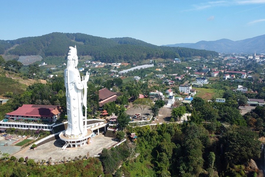 Toàn cảnh Nam Ban và chùa Linh Ẩn