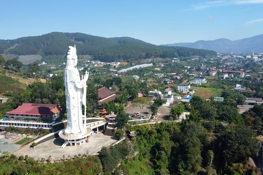 Toàn cảnh Nam Ban và chùa Linh Ẩn