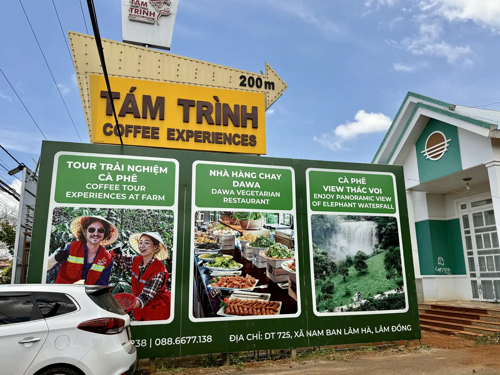 Biển Tám Trình Coffee Experiences trên đường DT725, Nam Ban — tour trải nghiệm cà phê, view thác Voi